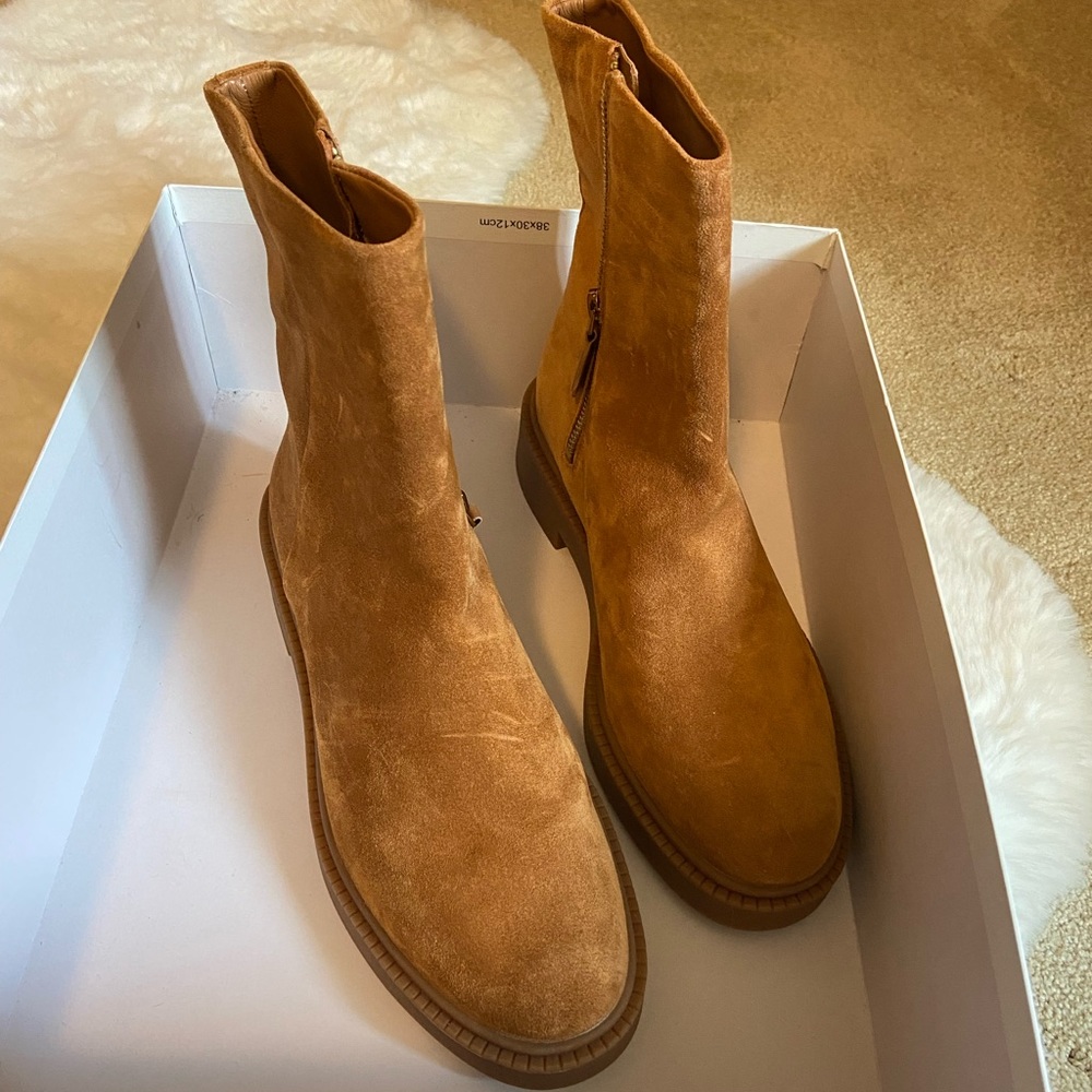 VINCE women tan boots with box